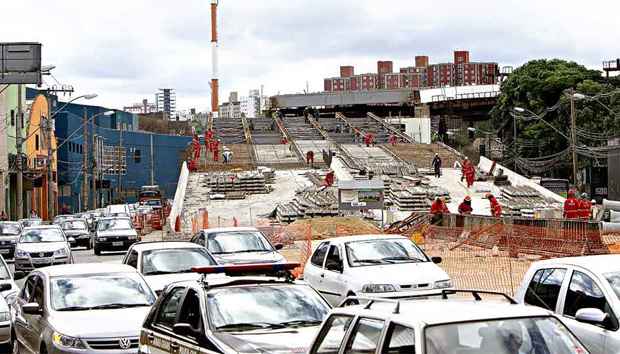 Obra já está em fase final e tem ponto mais alto com 29 metros, o equivalente a prédio de nove andares (Rodrigo Clemente/EM/D.A Press) Obra já está em fase final e tem ponto mais alto com 29 metros, o equivalente a prédio de nove andares (Rodrigo Clemente/EM/D.A Press)