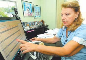 Regina Casale já sentiu os efeitos da alta das passagens e, por isso, teveque voltar de carro de São Paulo para BH (BETO MAGALHÃES/EM/D.A PRESS)