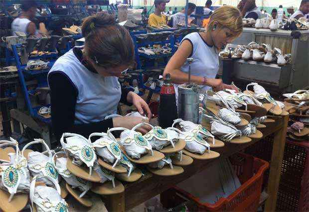 Produção de calçados femininos barra queda maior nas fábricas do polo calçadista mineiro (PATRÍCIA CAMPOS/DIVULGAÇÃO)