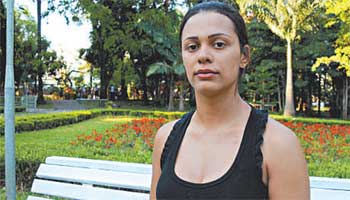 Ana Fabrícia Xavier recorreu ao crédito imobiliário para comprar seu primeiro apartamento. A expectativa é de que o imóvel seja entregue em 2013 (TÚLIO SANTOS/EM/D.A PRESS %u2013 11/10/12)
