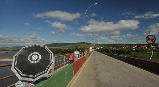 Ponte sobre o Rio Jequitinhonha é chamada de o mair presente (Marcos Michelin/EM/D.A Press) Ponte sobre o Rio Jequitinhonha é chamada de o mair presente (Marcos Michelin/EM/D.A Press)