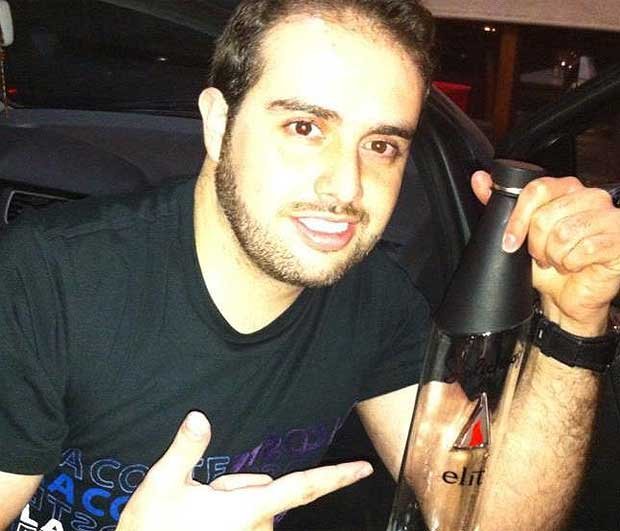 O amigo do casal, o dentista Allisson Prado Menezes tamb�m estava na boate (Reprodu��o Facebook)
