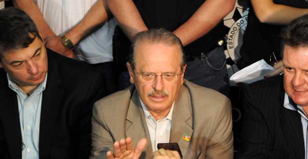 O governador do Rio Grande do Sul, Tarso Genro, criticou alvará dado para a boate Kiss (Carlos Vieira/CB) O governador do Rio Grande do Sul, Tarso Genro, criticou alvará dado para a boate Kiss (Carlos Vieira/CB)