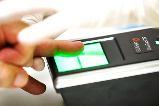 Justiça Eleitoral espera poder identificar mais de 16 milhões eleitores pelas impressões digitais, com a leitura biométrica (Helder Tavares/DP/D.A Press) Justiça Eleitoral espera poder identificar mais de 16 milhões eleitores pelas impressões digitais, com a leitura biométrica (Helder Tavares/DP/D.A Press)