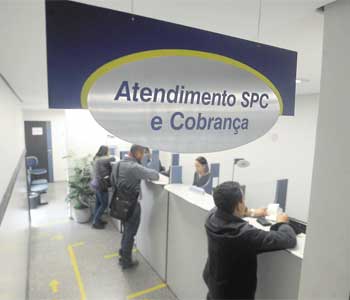 Com renda e emprego em alta, mais pessoas buscam quitar débitos em BH (Leandro Couri/EM/D.A Press - 16/5/12)