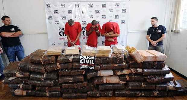 Droga estava escondida dentro de um fundo falso do imóvel (Gladyston Rodrigues/EM/D.A.Press) Droga estava escondida dentro de um fundo falso do imóvel (Gladyston Rodrigues/EM/D.A.Press)