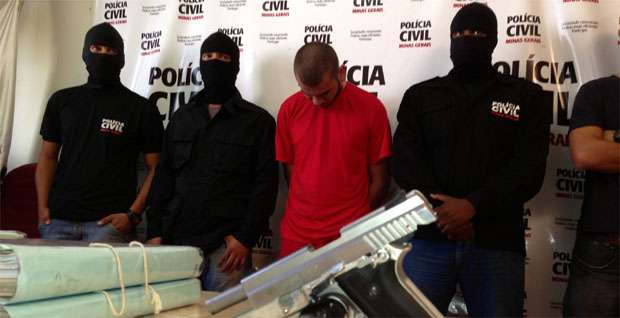 Wesley foi preso no último dia 2. Com ele foi apreendida uma pistola ponto 40 de uso restrito (Euler Júnior/EM/DA Press) Wesley foi preso no último dia 2. Com ele foi apreendida uma pistola ponto 40 de uso restrito (Euler Júnior/EM/DA Press)