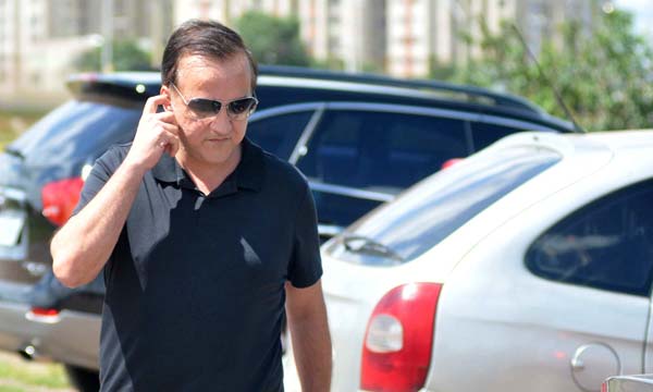 Cachoeira não quis falar com a imprensa, mas confirmou que depõe voluntariamente (Breno Fortes/CB/D.A Press) Cachoeira não quis falar com a imprensa, mas confirmou que depõe voluntariamente (Breno Fortes/CB/D.A Press)