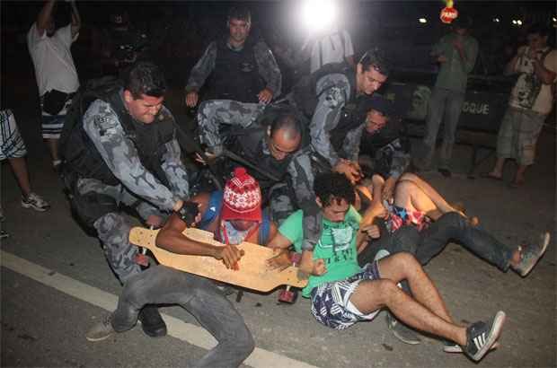 Houve enfrentamento entre policiais e manifestantes (Foto rep�rter/Vladimir Platonow/ABr)