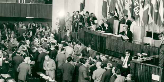 Convenção da Arena em 1966, quando foi criada. Grupo que tenta recriar a legenda diz que não defende a volta do mlitarismo mas quer  revigorar as Forças Armadas e a volta do ensino de moral e cívica (Arquivo O Cruzeiro/EM - 14/6/1966)