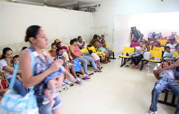 Pacientes e suas famílias aguardam atendimento no Centro Geral de Pediatria, em BH. Falta de especialista comprometem atendimento  (Marcelo Sant'Anna/Esp.EM )