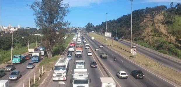Congestionamento no Anel Rodoviário virou rotina para os motoristas que passam pela via (ALEXANDRE GUZANSHE/EM/D.A PRESS)