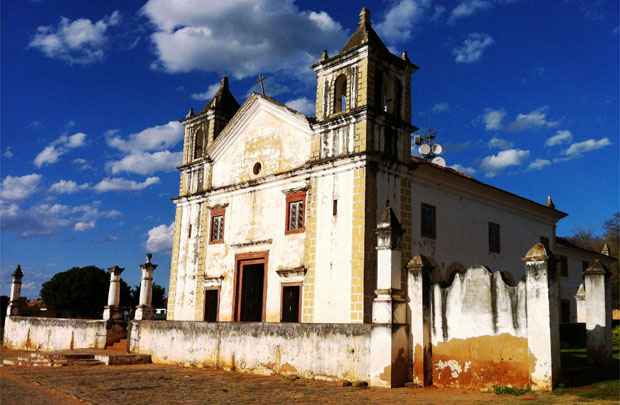 Construída no fim do século 17, Igreja de Nossa Senhora da Imaculada Conceição é uma das primeiras de Minas e está infestada de cupins (Urbanacon/Divulgação)