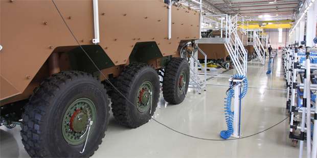 O contrato com o Exército permitiu que a Iveco se preparasse para transformar o Guarani em base de uma família de blindados médios de rodas que pode surgir em Sete Lagoas (Edesio Ferreira/EM/D.A Press)