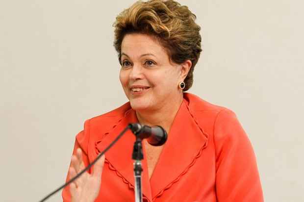  Dilma saiu no meio da reunião em andamento para dar entrevista à imprensa (Roberto Stuckert Filho/PR)