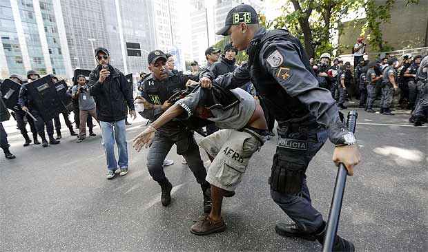 Manifestantes entraram em confronto com a PM durante os protestos (REUTERS/Ricardo Moraes) Manifestantes entraram em confronto com a PM durante os protestos (REUTERS/Ricardo Moraes)