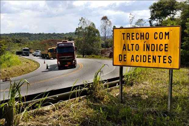BR-381, conhecida como Rodovia da Morte, será duplicada nos 305 quilômetros que separam Belo Horizonte de Governador Valadares  (Juarez Rodrigues/EM/D.A Press)
