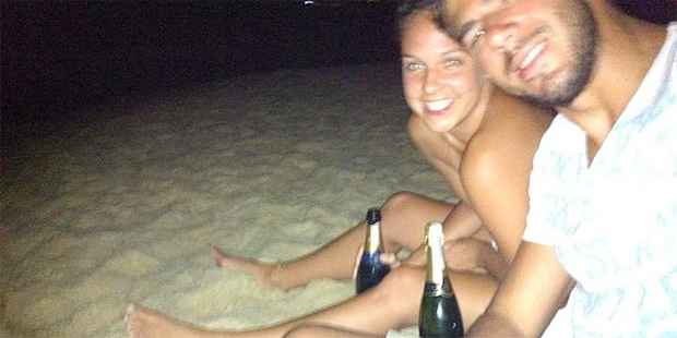 O casal de namorados Samara Oliveira e Leandro Nunes, ambos estudantes da USP, foram presos por tráfico de drogas (Reprodução/Facebook) O casal de namorados Samara Oliveira e Leandro Nunes, ambos estudantes da USP, foram presos por tráfico de drogas (Reprodução/Facebook)