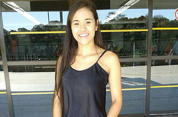 A estudante Bruna Gobbi, de 18 anos, atacada em Boa Viagem em julho (Arquivo Pessoal / Reprodução) A estudante Bruna Gobbi, de 18 anos, atacada em Boa Viagem em julho (Arquivo Pessoal / Reprodução)