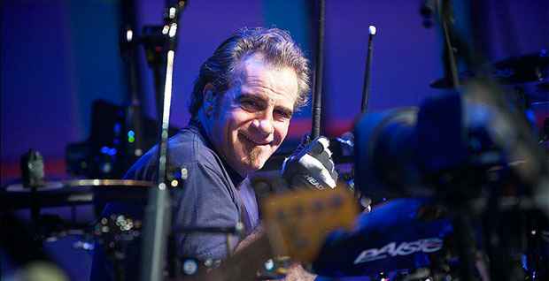 Após cirurgia de remoção de apêndice, Tico Torres volta ao hospital e está fora do Rock in Rio (David Bergman / Bon Jovi) Após cirurgia de remoção de apêndice, Tico Torres volta ao hospital e está fora do Rock in Rio (David Bergman / Bon Jovi)