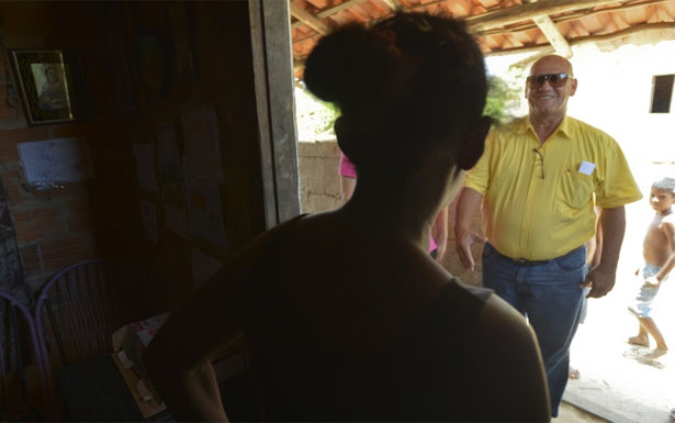 Médicos como o cubano José dos Santos (à dir.) completaram um mês no Brasil nesta quarta-feira, 25 (Marcello Casal Jr./ABr) Médicos como o cubano José dos Santos (à dir.) completaram um mês no Brasil nesta quarta-feira, 25 (Marcello Casal Jr./ABr)