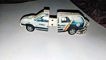 Modelo de pen drive em forma de viatura adquirido pela Polícia Militar do DF (Leonardo Meireles/CB/D.A Press) Modelo de pen drive em forma de viatura adquirido pela Polícia Militar do DF (Leonardo Meireles/CB/D.A Press)