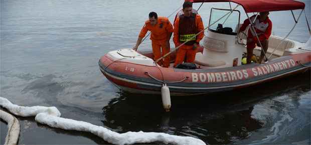 De acordo com os laudos, o óleo que atingiu o Lago Paranoá, causando uma mancha de 3 quilômetros, vazou do Hospital Regional da Asa Norte (Fabio Rodrigues Pozzebom / Agência Brasil) De acordo com os laudos, o óleo que atingiu o Lago Paranoá, causando uma mancha de 3 quilômetros, vazou do Hospital Regional da Asa Norte (Fabio Rodrigues Pozzebom / Agência Brasil)