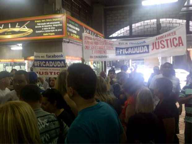 Amigos e familiares da menina M.E. protestaram no Mercado Central contra a entrega da menina aos pais biológicos (Arquivo Pessoa)