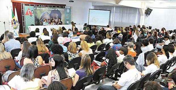 Em Santa Luzia, encontro estadual reuniu profissionais dos direitos das crianças, famílias adotivas e candidatos à adoção (Marcos Vieira/EM/D)