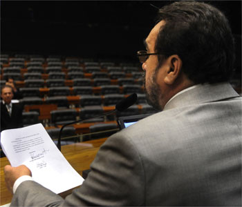 Dep. Amauri Teixeira(PT-BA) leu a carta de renúncia para a Mesa Diretora  (Gustavo Lima/Câmara dos Deputados)