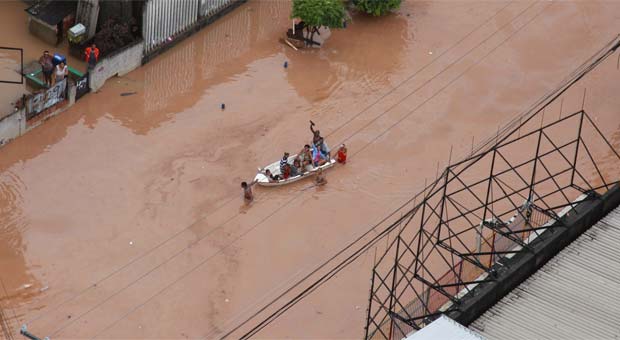 Chuva provocou alagamentos e alta nos rios da Baixada Fluminense (Genilson Araujo/Agencia O Globo) Chuva provocou alagamentos e alta nos rios da Baixada Fluminense (Genilson Araujo/Agencia O Globo)