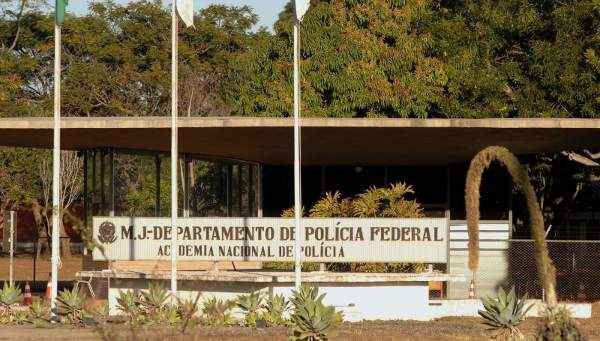 Falta de reforma e de segurança estão entre os problemas apresentados no estande (José Varella/CB/D.A Press) Falta de reforma e de segurança estão entre os problemas apresentados no estande (José Varella/CB/D.A Press)