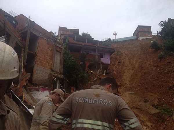 Quase 50 mil pessoas estão desalojadas por causa das chuvas no Estado (Divulgação/Corpo de Bombeiros do Espírito Santo) Quase 50 mil pessoas estão desalojadas por causa das chuvas no Estado (Divulgação/Corpo de Bombeiros do Espírito Santo)