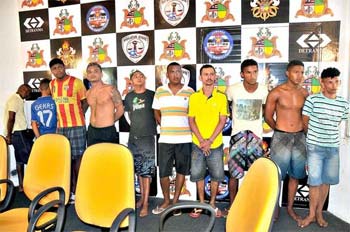 A cúpula da Secretaria de Segurança Pública apresentou ontem os suspeitos de terem participado dos ataques aos coletivos em São Luís (Karlos Geromy/OIMP/D.A Press) A cúpula da Secretaria de Segurança Pública apresentou ontem os suspeitos de terem participado dos ataques aos coletivos em São Luís (Karlos Geromy/OIMP/D.A Press)