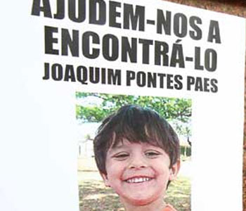 Garoto foi encontrado morto em um rio perto da casa onde morava (Edson Silva/Folhapress ) Garoto foi encontrado morto em um rio perto da casa onde morava (Edson Silva/Folhapress )