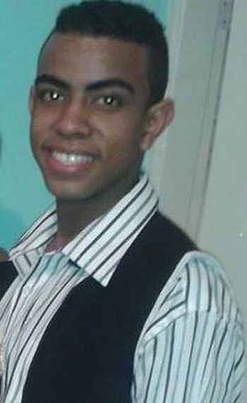 A polícia analisa mensagens no perfil do Facebook da vítima que seriam um indicativo de depressão, mas a família acredita no crime de homofobia (Reprodução/Facebook) A polícia analisa mensagens no perfil do Facebook da vítima que seriam um indicativo de depressão, mas a família acredita no crime de homofobia (Reprodução/Facebook)