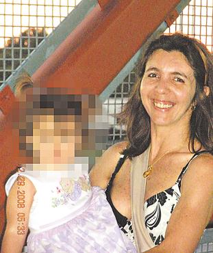 Karla alega que estava tentando fugir das agressões físicas do ex-marido (Karla alega que estava tentando fugir das agressões físicas do ex-marido. Foto: Facebook/Reprodução da Internet ) Karla alega que estava tentando fugir das agressões físicas do ex-marido (Karla alega que estava tentando fugir das agressões físicas do ex-marido. Foto: Facebook/Reprodução da Internet )