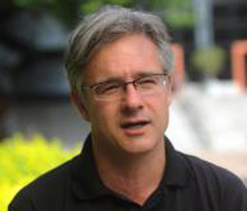 O professor de psicologia, Christian Haag Kristensen, fala sobre os impactos psicológicos sofridos por parentes de vítimas da Kiss (Fernando Frazão/Agência Brasil) O professor de psicologia, Christian Haag Kristensen, fala sobre os impactos psicológicos sofridos por parentes de vítimas da Kiss (Fernando Frazão/Agência Brasil)