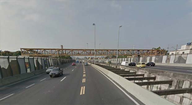 Passarela antes do acidente (Reprodução/ Google Street View)