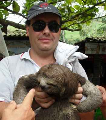 Jorge Manuel Ribeiro de Carvalho, de 45 anos, recebeu um tiro de raspão na perna, mas não chegou a ser atendido porque o ferimento era muito superficial (Reprodução/Facebook) Jorge Manuel Ribeiro de Carvalho, de 45 anos, recebeu um tiro de raspão na perna, mas não chegou a ser atendido porque o ferimento era muito superficial (Reprodução/Facebook)