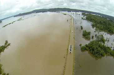 Mais de duas mil famílias estão desabrigadas em Porto Velho, capital do estado (Divulgação/www.ecoamazonia.org.br) Mais de duas mil famílias estão desabrigadas em Porto Velho, capital do estado (Divulgação/www.ecoamazonia.org.br)
