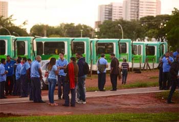 Em protesto, 70% dos rodoviários do Grupo Pioneira cruzaram os braços (Ed Alves/CB/D.A Press) Em protesto, 70% dos rodoviários do Grupo Pioneira cruzaram os braços (Ed Alves/CB/D.A Press)