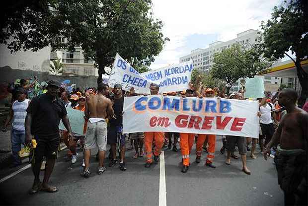 Garis em greve fazem manifestação no Rio de Janeiro (Tomaz Silva/Agência Brasil) Garis em greve fazem manifestação no Rio de Janeiro (Tomaz Silva/Agência Brasil)