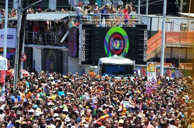 Uma verdadeira multidão acompanhou o último dia de carnaval (Dilson Silva,Wesley Costa,Thiago Duran e JcPereira/ AgNews) Uma verdadeira multidão acompanhou o último dia de carnaval (Dilson Silva,Wesley Costa,Thiago Duran e JcPereira/ AgNews)