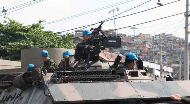 Tropa em blindado do exército no complexo do alemão em 2011 (Paula Giolito/Folhapress) Tropa em blindado do exército no complexo do alemão em 2011 (Paula Giolito/Folhapress)