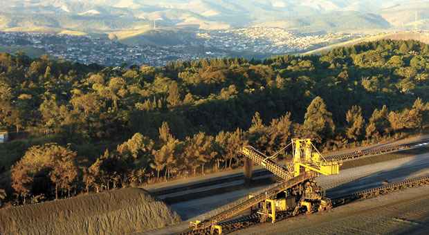 Itabira, ao fundo, está entre as cidades de Minas Gerais que mais perdem com a demora na definição das novas regras para o setor mineral (Gladyston Rodrigues/EM/D.A Press
)