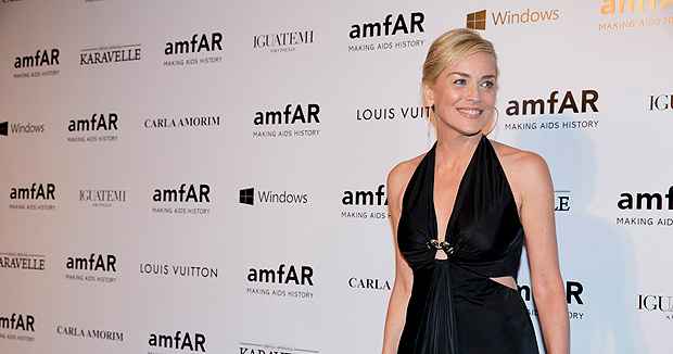 Sharon Stone durante baile de gala da amfAR, em São Paulo, na última sexta (Reprodução/amfAR) Sharon Stone durante baile de gala da amfAR, em São Paulo, na última sexta (Reprodução/amfAR)