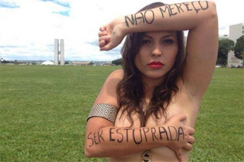 Nana Queiroz, na Campanha #EuNãoMereçoSerEstuprada, divulgada nas redes sociais (Facebook/Reprodução) Nana Queiroz, na Campanha #EuNãoMereçoSerEstuprada, divulgada nas redes sociais (Facebook/Reprodução)