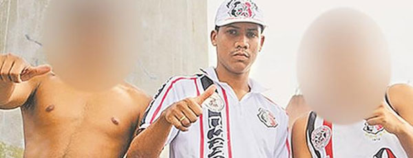 Everton costumava viajar com a Inferno Coral e postar fotos nas redes sociais (Fotolog.com/reprodução) Everton costumava viajar com a Inferno Coral e postar fotos nas redes sociais (Fotolog.com/reprodução)