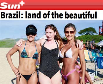 Jornalista britânica (ao centro) entre duas beldades das praias de Florianópolis (Reprodução / The Sun) Jornalista britânica (ao centro) entre duas beldades das praias de Florianópolis (Reprodução / The Sun)